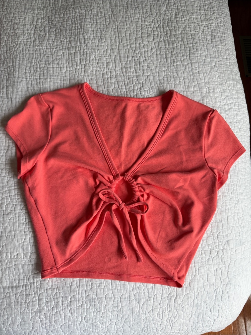 Alo Yoga crop top strawberry lemonade size S